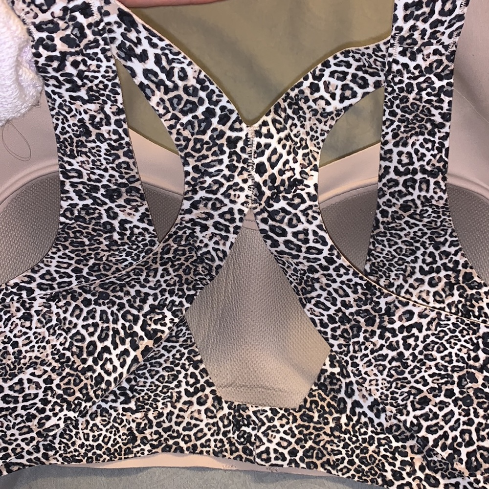Victoria Sport Cheetah Print Sports Bra - Picture 5 of 7